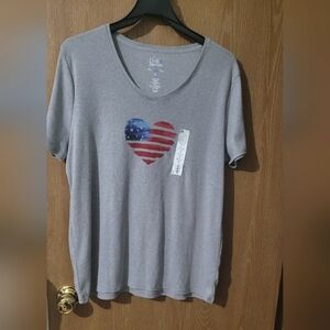 NWT Croft & Barrow Gray T-Shirt with American Flag Heart %60 Cotton XL